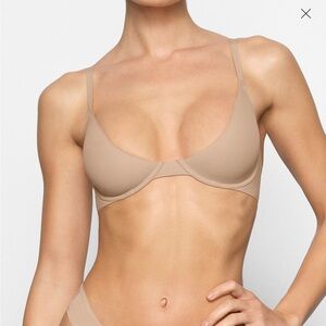 NWT Skims Scoop Plunge Bra